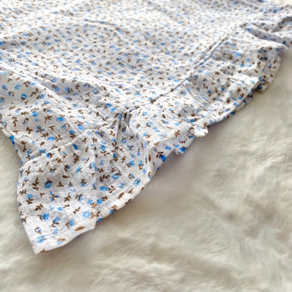 Red Dress Boutique Blue and White Floral Crop Top - Picture 11 of 13